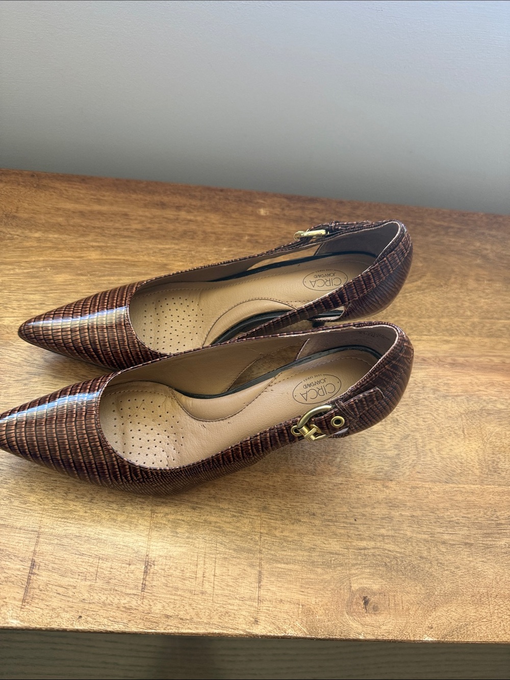Joan & David Pointed Toe Brown Women's Heels - Picture 2 of 11